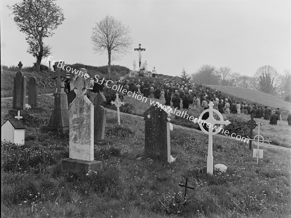 PRAYING FOR DEAD AT BALLYPOUSTA CEMETERY CANON HARMON & FR.T.COUNIHAN S.J.